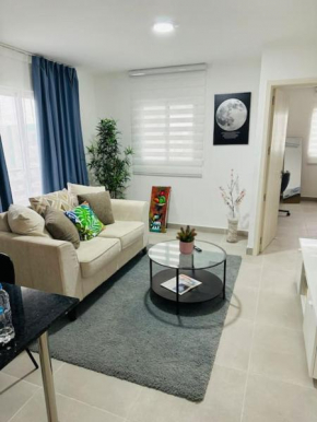 Apartamento cerca de todo